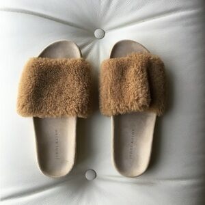 Jenni Kayne Plush Shearling Slide Sandals in Camel Brown